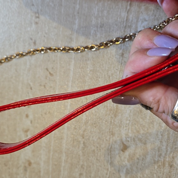 ALDO Original Shiny Red Novelty Lips Versatile Bag - Picture 3 of 13